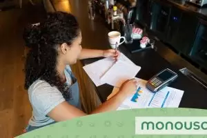 What are the monthly expenses of a restaurant?