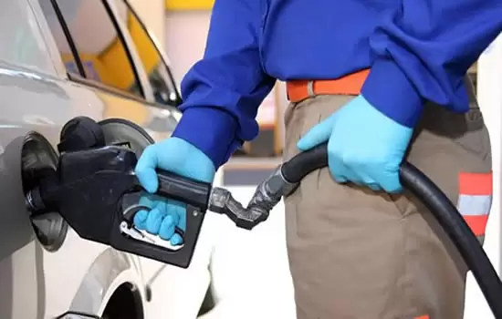 Guantes para manipular gasolina